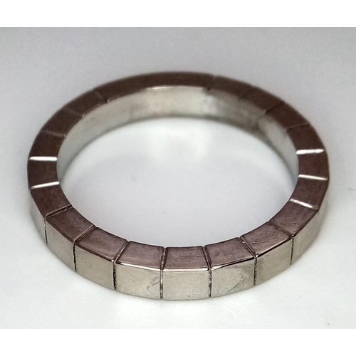60 - A vintage, 19 K white gold CARTIER band ring, fully hallmarked, size: O, weight: 6.7 g, in its origi... 