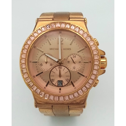 711 - A MICHAEL KORS ROSE GOLD COLOURED CHRONOGRAPH WATCH WITH 3 SUBDIALS ON STAINLESS STEEL