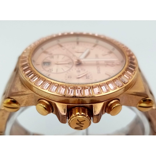 711 - A MICHAEL KORS ROSE GOLD COLOURED CHRONOGRAPH WATCH WITH 3 SUBDIALS ON STAINLESS STEEL