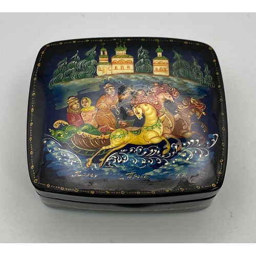 1167 - An Excellent Condition Vintage Russian Hand Decorated Trinket Box 7x6x2.5cm.