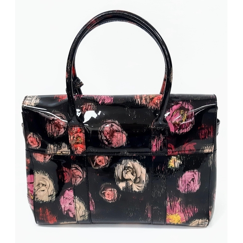 276 - Mulberry Classic Bayswater Handbag in Scribbly Floral Patent Leather.
Authentic Mulberry Handbag wit... 