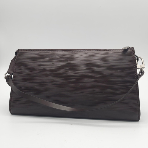 486 - Brown LOUIS VUITTON Epi Pochette Accessoires.
This stylish pochette is a finely crafted Louis Vuitto... 