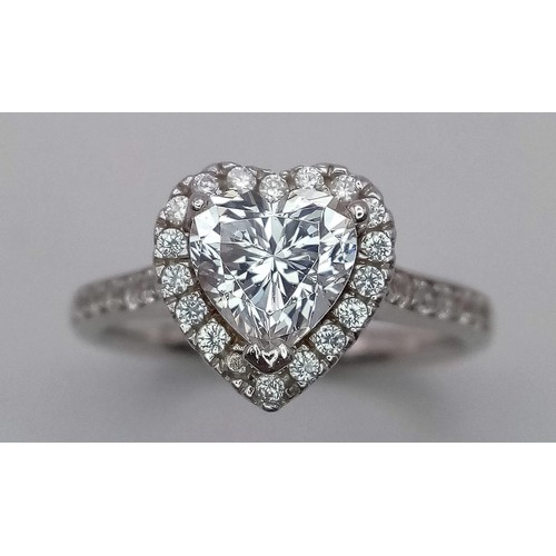 950 - Sterling silver heart shaped halo ring. Wt 3.9g, size P.