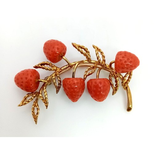 81 - A vintage, 14 K yellow gold brooch with red coral strawberries. Length: 50 mm, weight: 15 g. 14249