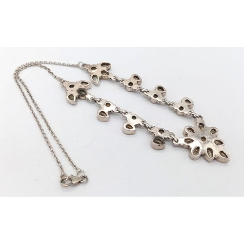 874 - Silver Stone Necklace
Measures 45cm.
W: 21.7g