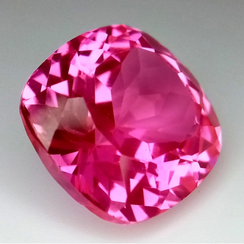 835 - A Lovely 22.5ct Pink Kunzite Square cut Gemstone. Well faceted with a trillion base. Beautiful light... 