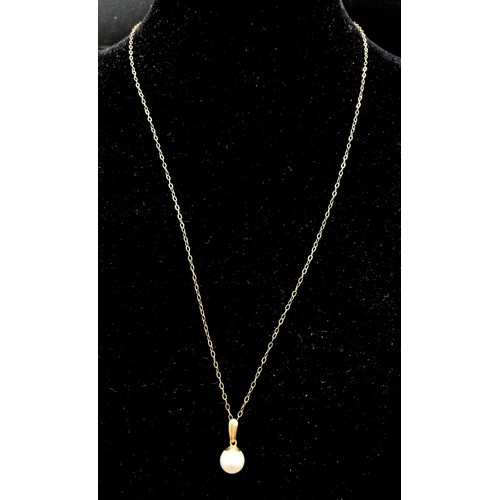 591 - A Vintage 9 Carat Gold Pearl Set Necklace 46cm Length. Set with 7mm Diameter Pearl 1.11 Grams.