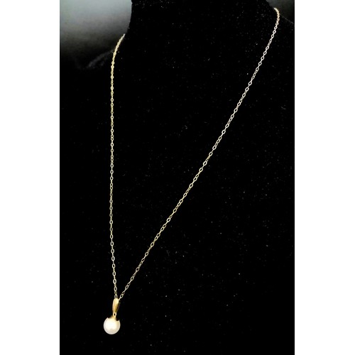 591 - A Vintage 9 Carat Gold Pearl Set Necklace 46cm Length. Set with 7mm Diameter Pearl 1.11 Grams.