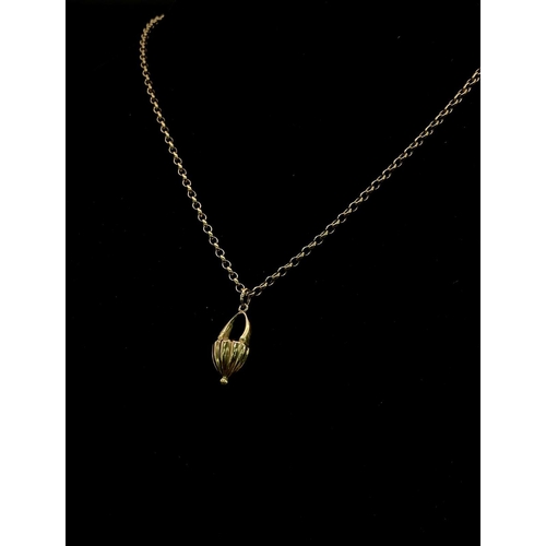 19 - An Antique 9K Yellow Gold Floral Basket Pendant on a 9K Yellow Gold Small Belcher Link Necklace. 25m... 