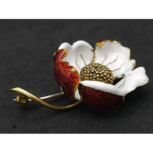 30 - A Wonderful Vintage, Possibly Antique 18K Yellow Gold and Enamel Floral Brooch. Excellent inlaid det... 