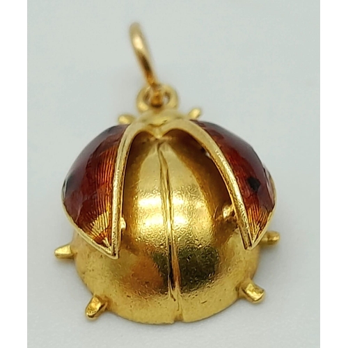 60 - An 18K Yellow Gold and Enamel Ladybird Pendant. 2cm. 2.05g total weight.