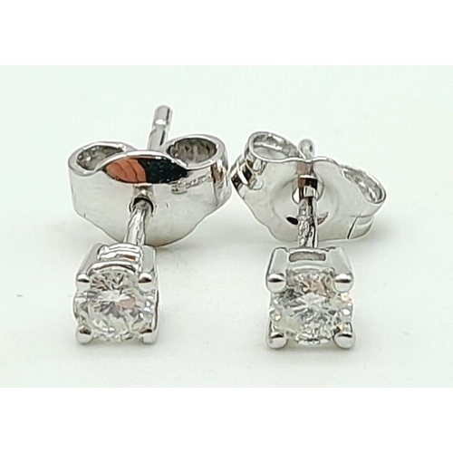 554 - A Pair of 18K White Gold Diamond Stud Earrings. 1g total weight.