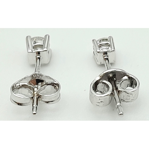 554 - A Pair of 18K White Gold Diamond Stud Earrings. 1g total weight.