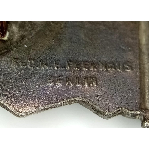585 - WW2 German Close Combat Clasp. Makers Marked “FLL” for Friedrich Linden, Lüdenscheid.