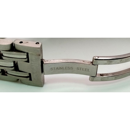 1605 - An Ellesse Chronograph Quartz Ladies Watch. Stainless steel strap and case - 36mm. Blue dial with th... 