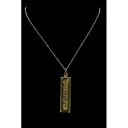 583 - 1977 Silver Gilt Jubilee Ingot Pendant Necklace. 
46cm Length Sterling Silver Gilt Chain. 
31.25 Gra... 