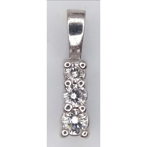 542 - A 9K WHITE GOLD TRIPLE DIAMOND DROP PENDANT 0.35CT 1G 1.6CM DROP