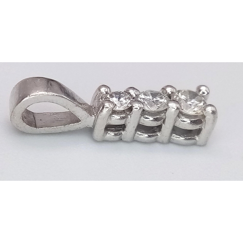 542 - A 9K WHITE GOLD TRIPLE DIAMOND DROP PENDANT 0.35CT 1G 1.6CM DROP