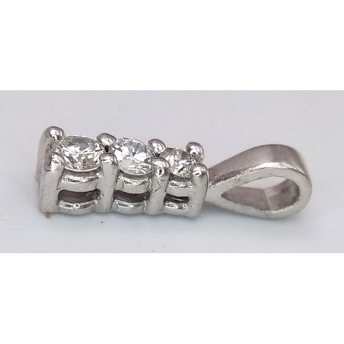 542 - A 9K WHITE GOLD TRIPLE DIAMOND DROP PENDANT 0.35CT 1G 1.6CM DROP