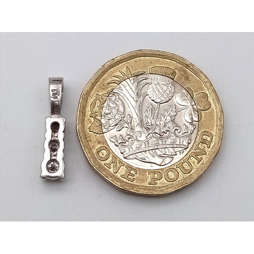 542 - A 9K WHITE GOLD TRIPLE DIAMOND DROP PENDANT 0.35CT 1G 1.6CM DROP