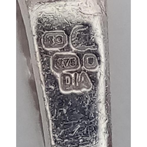 542 - A 9K WHITE GOLD TRIPLE DIAMOND DROP PENDANT 0.35CT 1G 1.6CM DROP