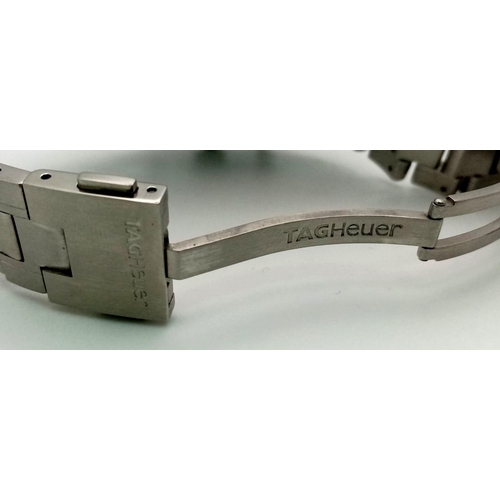 544 - An Automatic Tag Carrera Chronograph Gents Watch. Stainless steel strap and case - 42mm. Black dial ... 