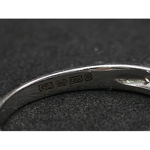 549 - A 9K WHITE GOLD DIAMOND & BLUE TOPAZ RING 3.1G SIZE O