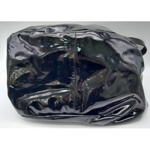 555 - Jimmy Choo Black Patent Leather Handbag.
Gorgeous feel to this handbag. Double strapped, with engrav... 