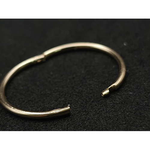 973 - A 9K YELLOW GOLD SLEEPER EARRINGS 0.8G 1.5CM