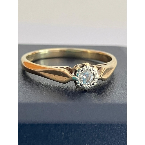 553 - 9 carat GOLD RING Having a single DIAMOND set to top. Full UK hallmark.1.49 grams. Size K 1/2.