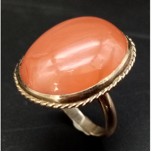 485 - An Antique 9K Yellow Gold and Carnelian Ring. A rich cognac coloured carnelian cabochon. Size K. 6.0... 