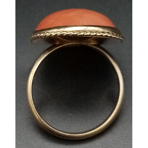 485 - An Antique 9K Yellow Gold and Carnelian Ring. A rich cognac coloured carnelian cabochon. Size K. 6.0... 