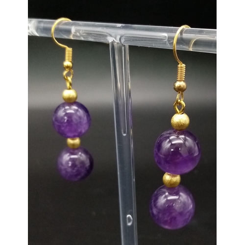 188 - A fashionable, heavily gilded amethyst necklace and earrings set in a presentation case. Very good c... 