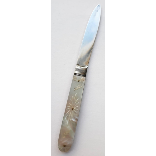 736 - An 1843 Silver Folding Fruit Knife by John Tongue of Summer Row, Birmingham.
Set in a stunning Mothe... 