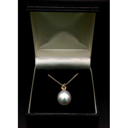 472 - A 9K Yellow Gold Large Oval Cultured Pearl Necklace with Citrine Set Bale. Citrine - 0.25ct approx. ... 