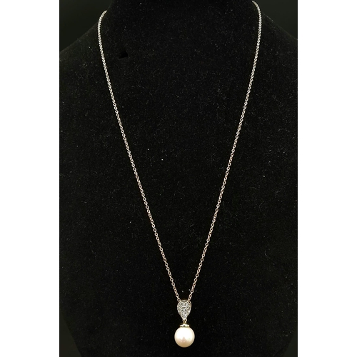 793 - A 9K Yellow Gold Pearl Necklace with an Inverted Pear-Shape Diamond-Set Bale. 0.08ct. 4cm and 44cm. ... 