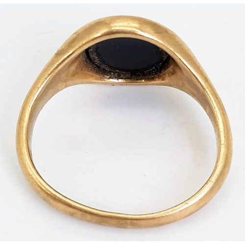 66 - A Vintage 9k Yellow Gold Black Onyx Signet Ring. Size S. 5.6g total weight.