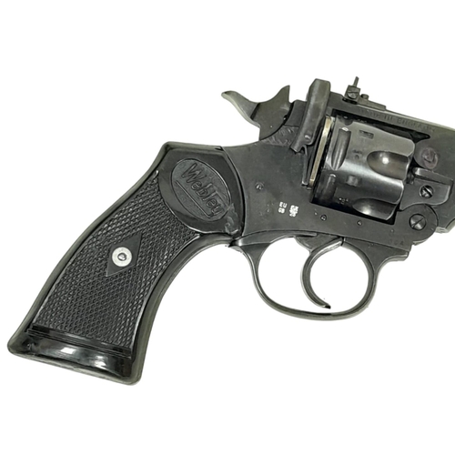 198 - A WEBLEY MK4 REVOLVER .22LR CALIBRE WITH DRY FIRING ACTION AND REVOLVING BARREL.
COMES WITH CURRENT ... 