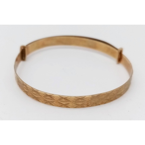 297 - A 9k Yellow Gold Expanding Baby Bangle With Pretty Geometric Pattern, Engraved With Name Lauren To T... 