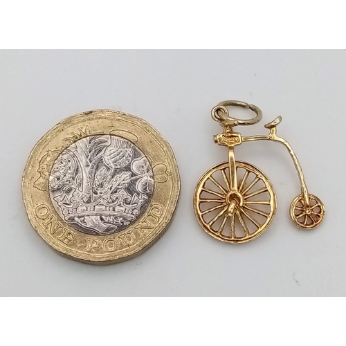 518 - 9kt Yellow Gold Penny Farthing Charm/Pendant.
Spinning front wheel. 2cm Tall.
Weight: 1.4g
Ref 61680... 