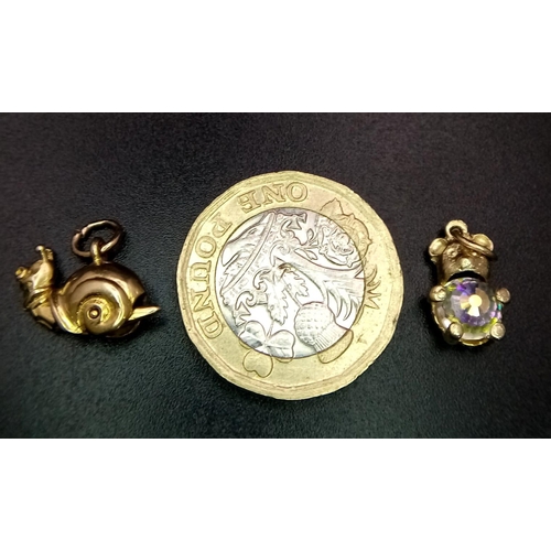 539 - Parcel of two, 9kt Yellow Gold Charm/Pendants.
Featuring a Teddy Bear hugging a Crystal (1cm) and Sn... 