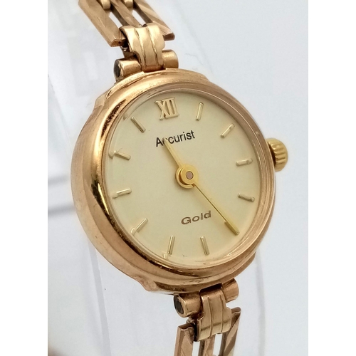 786 - 9kt Yellow Gold Accurist Quartz Watch on Bracelet.
Not currently in working order, a/f.
Face: 14.5mm... 