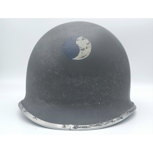 173 - WW2 US Front Split Seam M1 Helmet with insignia of the 29 th Infantry Division.