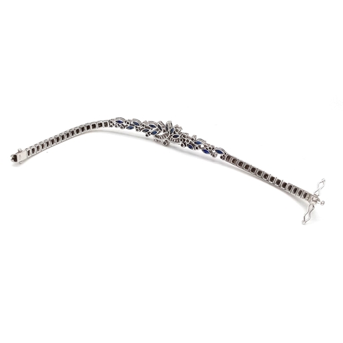 247 - A FABULOUS ART DECO STYLE ARTICULATED BRACELET IN 18K WHITE GOLD WITH DIAMONDS AND SAPPHIRES .  21.5... 