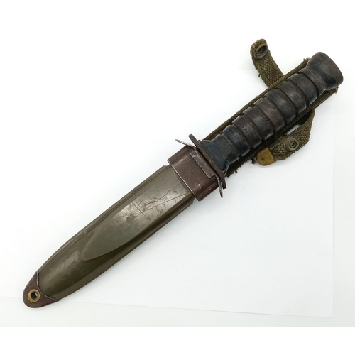 40 - WW2 US Paratroopers M3 Fighting Knife Dated 1943. Makers name on the cross guard, flaming bomb stamp... 