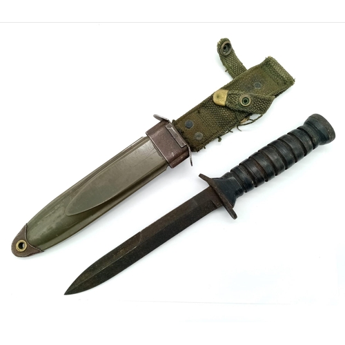 40 - WW2 US Paratroopers M3 Fighting Knife Dated 1943. Makers name on the cross guard, flaming bomb stamp... 