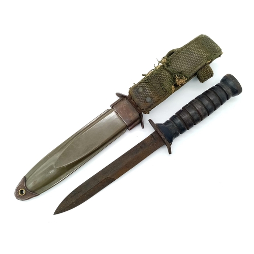 40 - WW2 US Paratroopers M3 Fighting Knife Dated 1943. Makers name on the cross guard, flaming bomb stamp... 