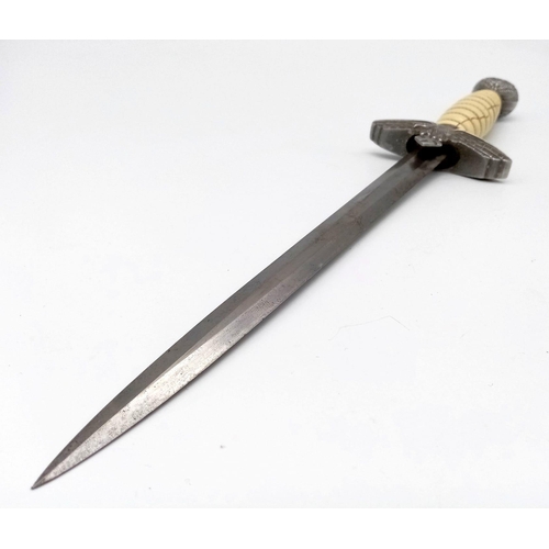 76 - 3rd Reich 2 nd Pattern Luftwaffe Officers Dagger. Produced by wMw Waffen Circa 1937. There is acrack... 