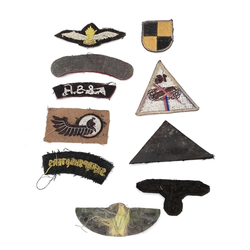 860 - 10 x Miscellaneous Military Cloth Patches.