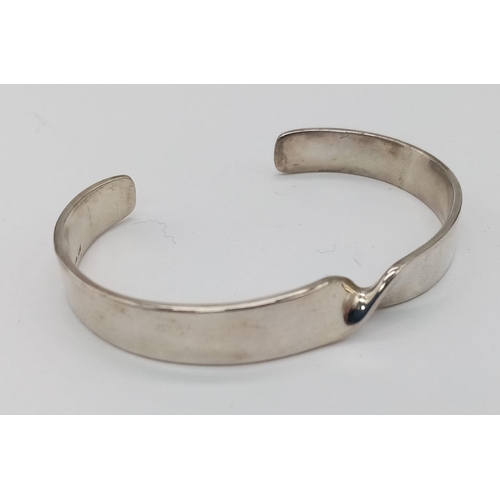 889 - A Sterling Silver Twist Bangle. 3cm opening gap, 22.4g weight.